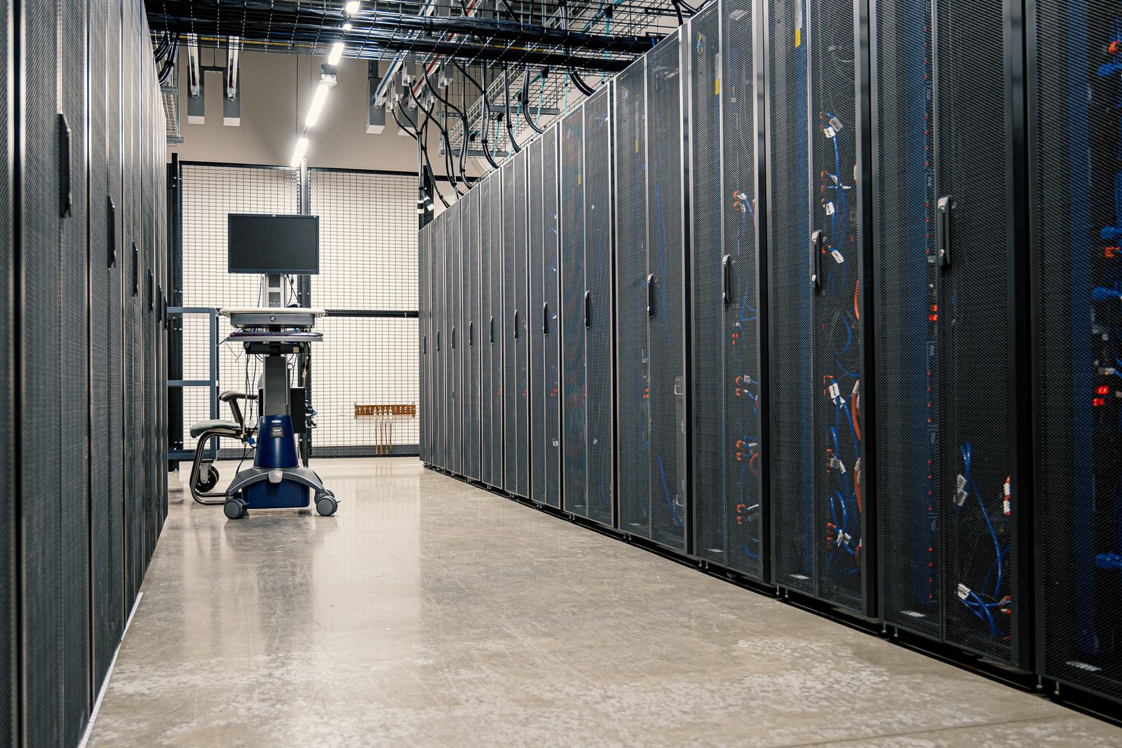 Modernes Rechenzentrum in Frankfurt am Main mit Server-Racks